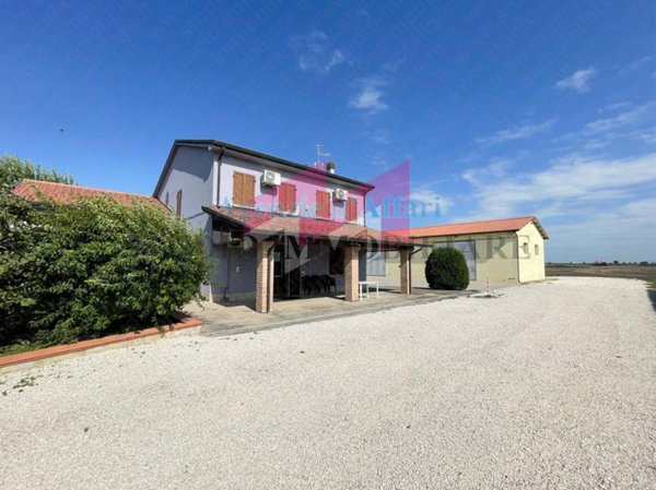 casa indipendente in vendita a Castelnovo Bariano in zona San Pietro Polesine