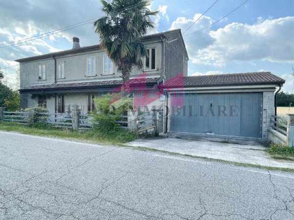 casa indipendente in vendita a Castelnovo Bariano