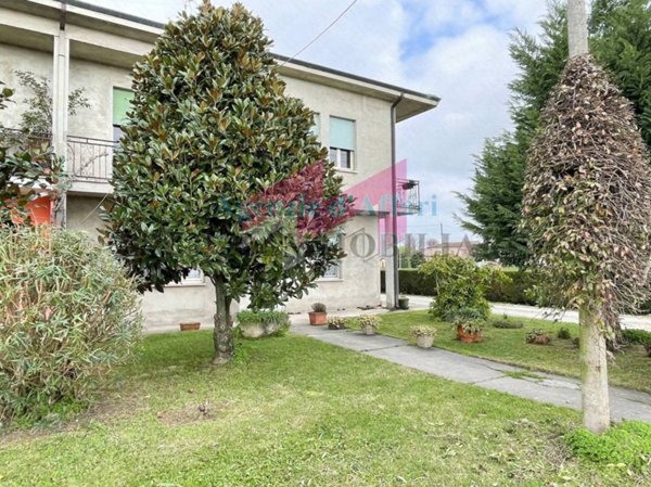 casa indipendente in vendita a Castelnovo Bariano