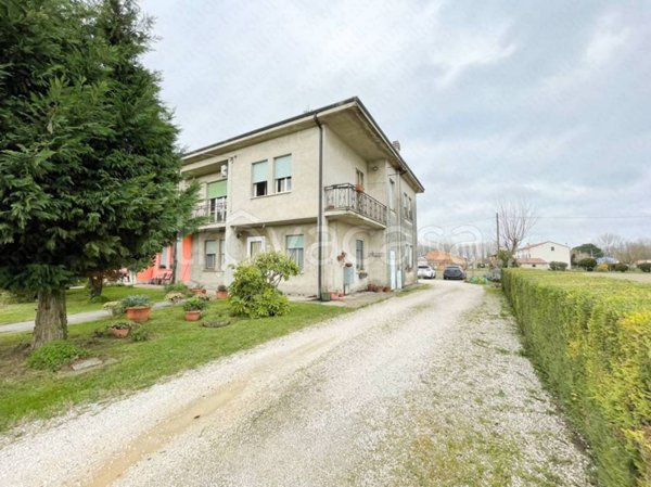 casa indipendente in vendita a Castelnovo Bariano