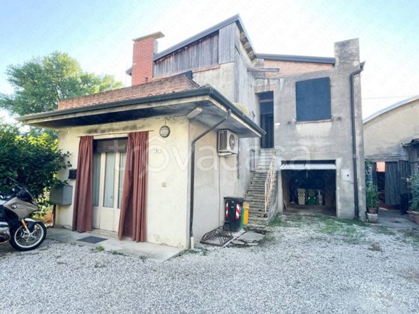 casa indipendente in vendita a Castelnovo Bariano in zona San Pietro Polesine