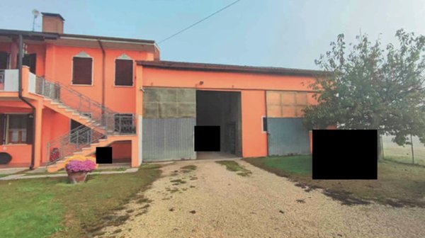 casa semindipendente in vendita a Castelnovo Bariano