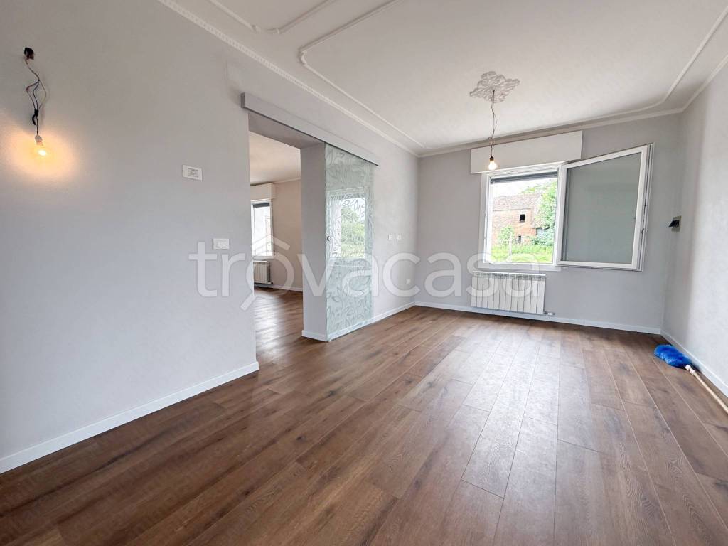 casa indipendente in vendita a Castelnovo Bariano