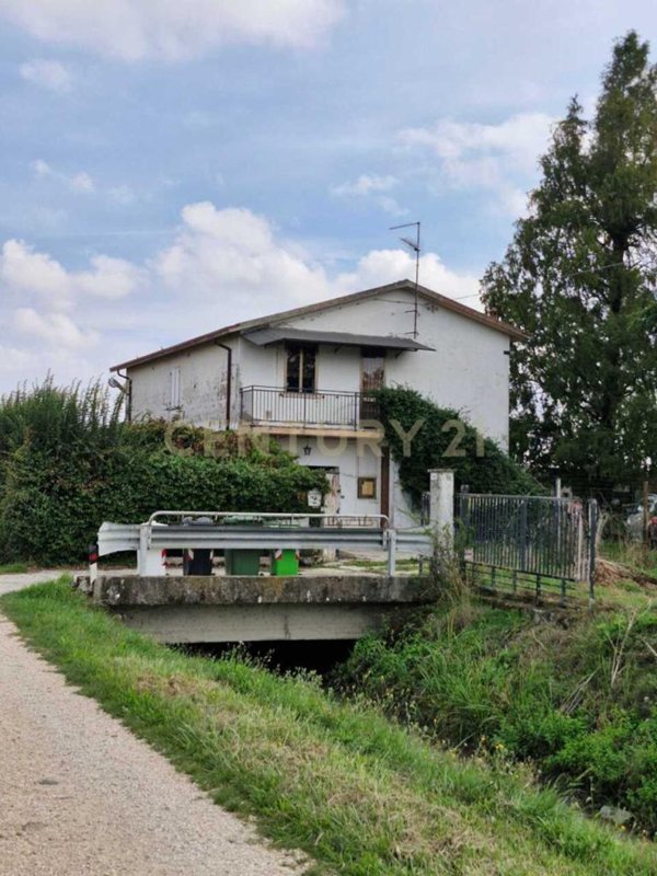 casa indipendente in vendita a Castelnovo Bariano