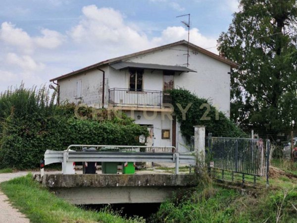 casa indipendente in vendita a Castelnovo Bariano