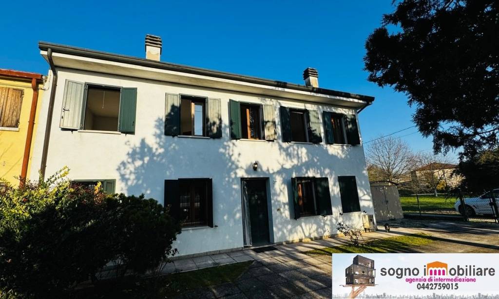 casa indipendente in vendita a Castelnovo Bariano