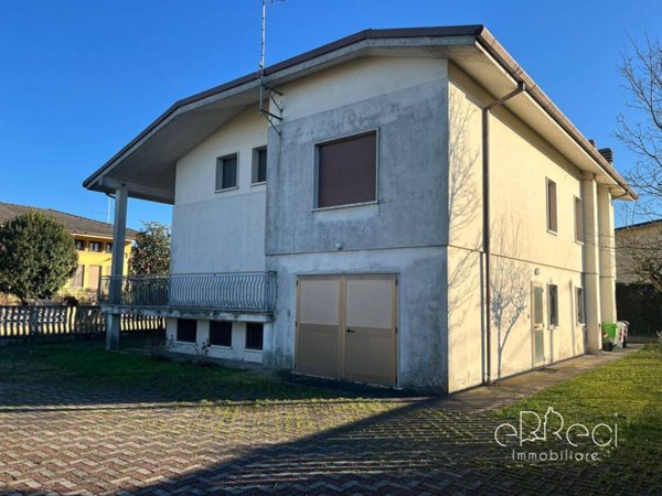 casa indipendente in vendita a Castelnovo Bariano