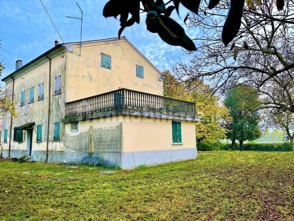 casa indipendente in vendita a Castelnovo Bariano
