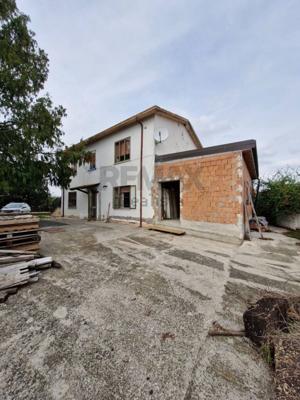 casa indipendente in vendita a Castelnovo Bariano in zona San Pietro Polesine