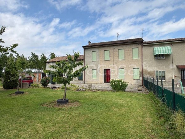 casa indipendente in vendita a Castelnovo Bariano