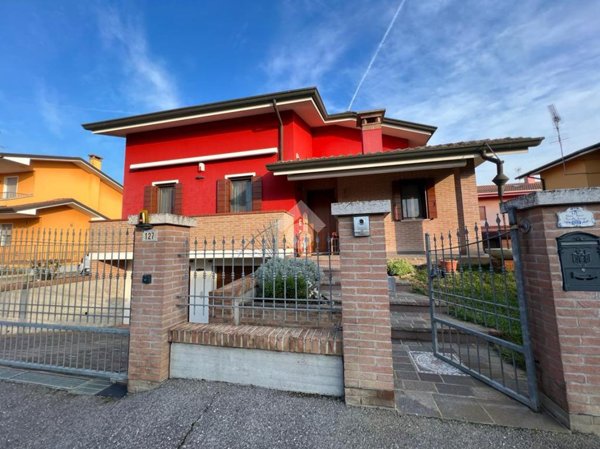casa indipendente in vendita a Ceregnano