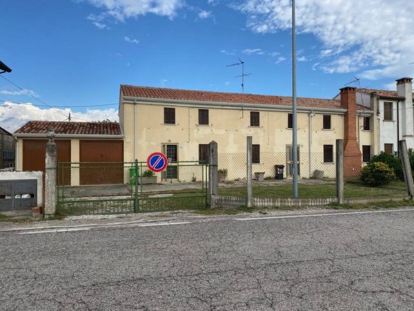 casa indipendente in vendita a Ceregnano