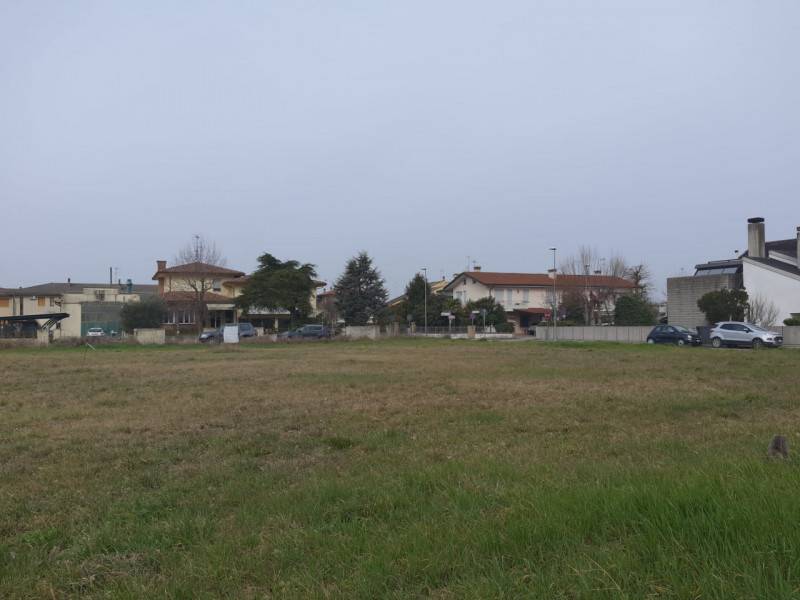 terreno edificabile in vendita a Ceregnano