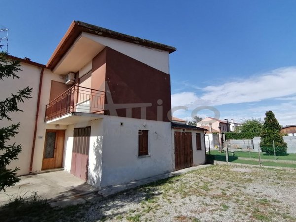 casa indipendente in vendita a Ceregnano