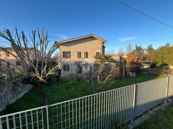 casa indipendente in vendita a Ceregnano