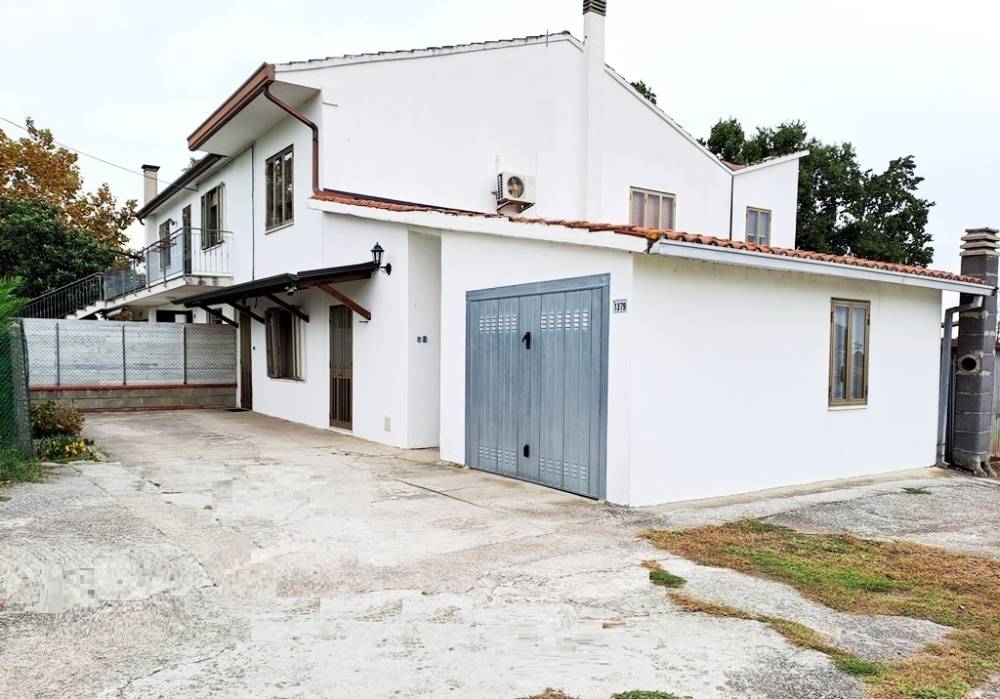 casa indipendente in vendita a Ceregnano