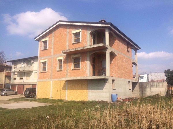 casa indipendente in vendita a Ceregnano