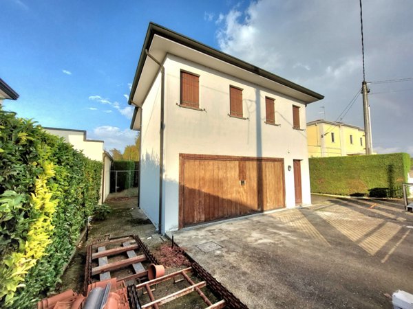 casa indipendente in vendita a Ceregnano