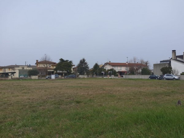 terreno edificabile in vendita a Ceregnano