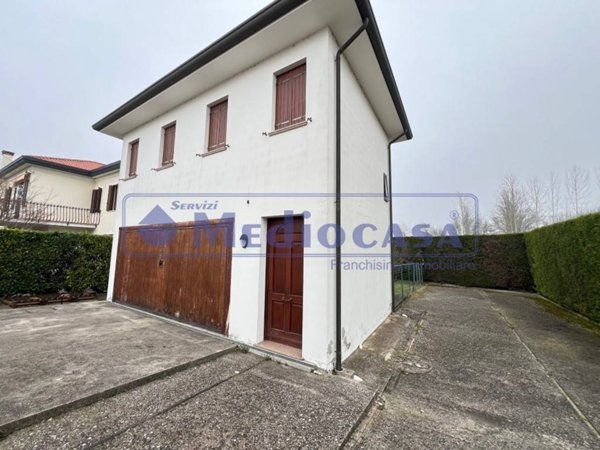 casa indipendente in vendita a Ceregnano