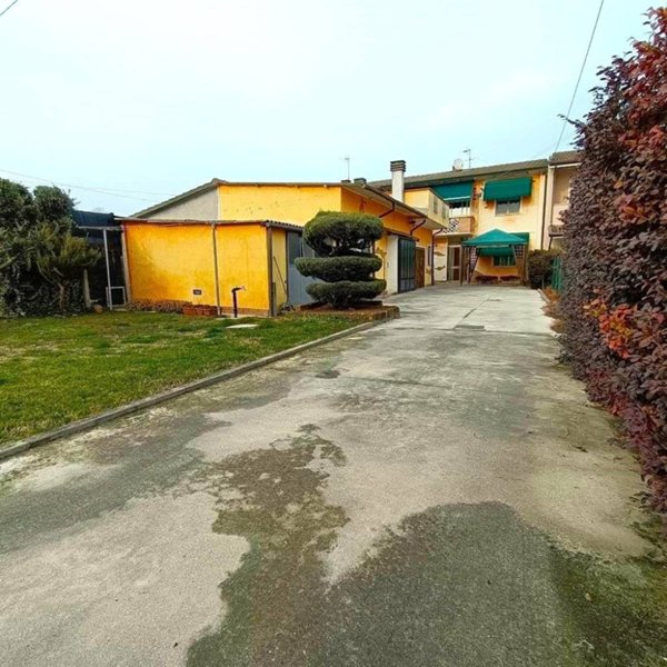casa indipendente in vendita a Ceregnano