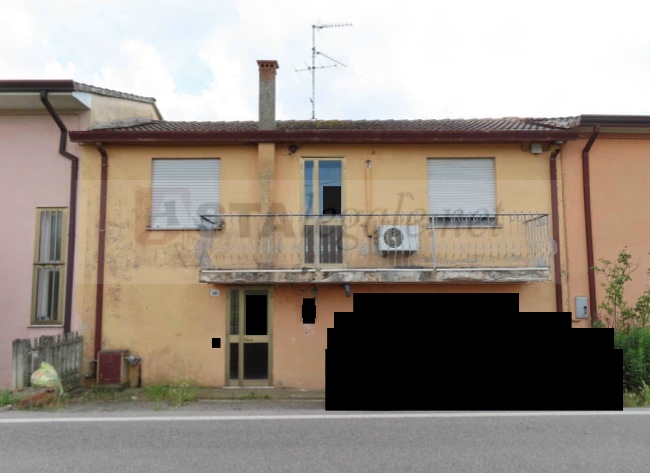 casa indipendente in vendita a Ceregnano