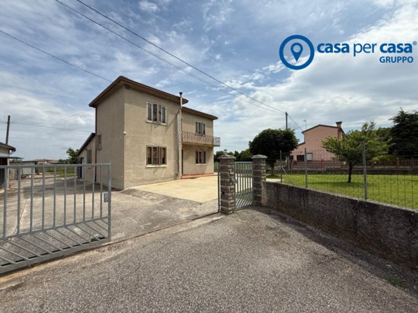 casa indipendente in vendita a Ceregnano