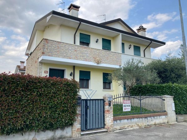 casa indipendente in vendita a Ceregnano
