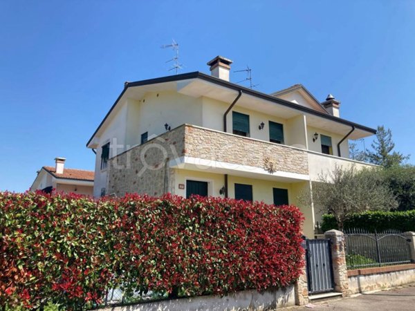 casa indipendente in vendita a Ceregnano