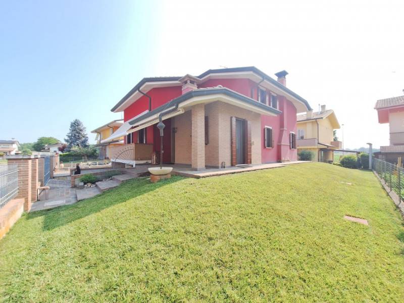 casa indipendente in vendita a Ceregnano
