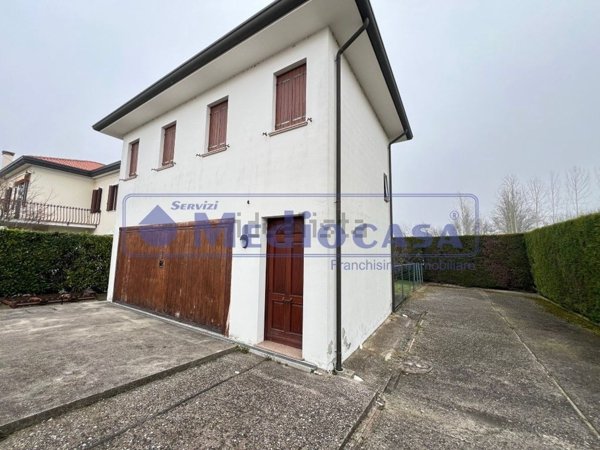 casa indipendente in vendita a Ceregnano