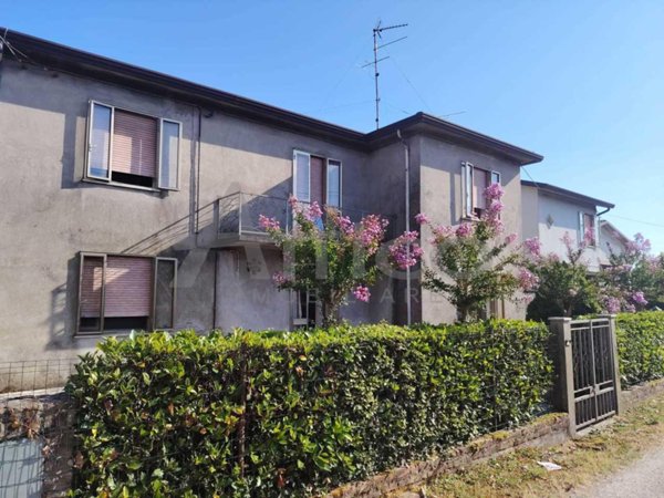 casa indipendente in vendita a Ceregnano
