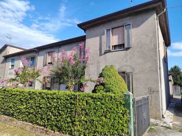 casa indipendente in vendita a Ceregnano
