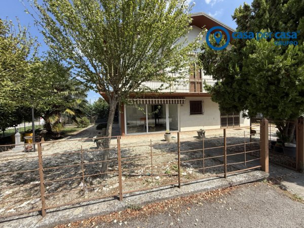 casa indipendente in vendita a Ceregnano