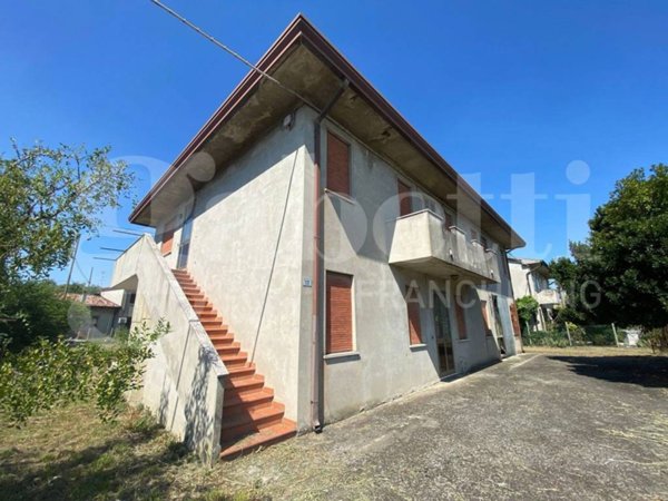 casa indipendente in vendita a Ceregnano