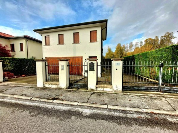 casa indipendente in vendita a Ceregnano