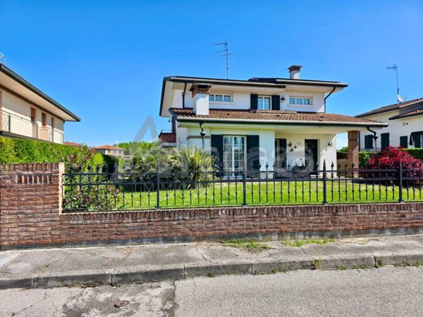 casa indipendente in vendita a Ceregnano