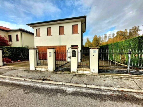 casa indipendente in vendita a Ceregnano
