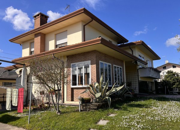 casa indipendente in vendita a Ceregnano