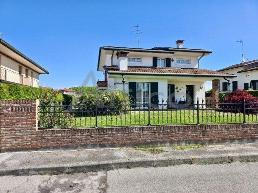 casa indipendente in vendita a Ceregnano