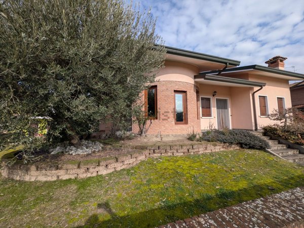 casa indipendente in vendita a Ceregnano