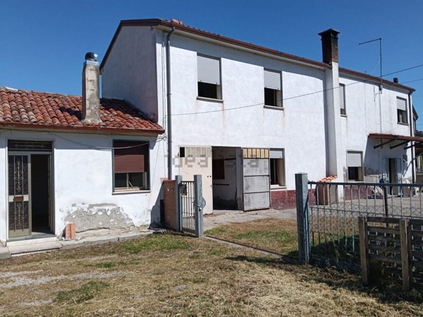 casale in vendita a Ceregnano