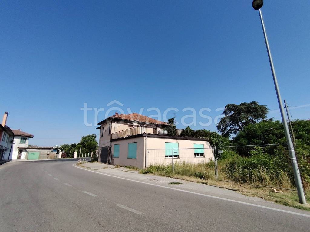 locale commerciale in vendita a Ceregnano