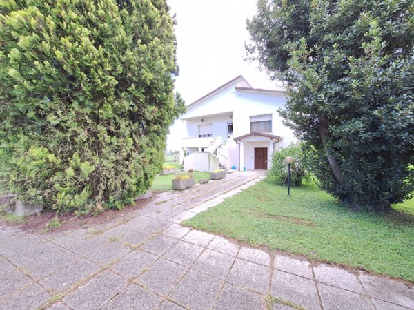 casa indipendente in vendita a Ceregnano