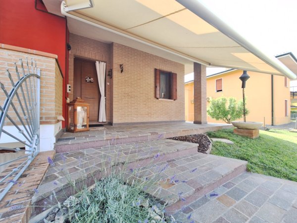 casa indipendente in vendita a Ceregnano