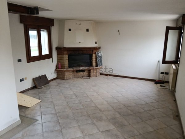 casa indipendente in vendita a Ceregnano