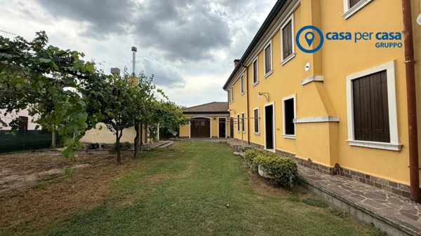casa indipendente in vendita a Ceregnano
