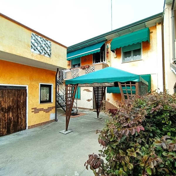 casa indipendente in vendita a Ceregnano