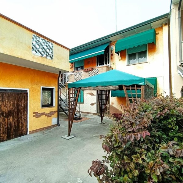 intera palazzina in vendita a Ceregnano