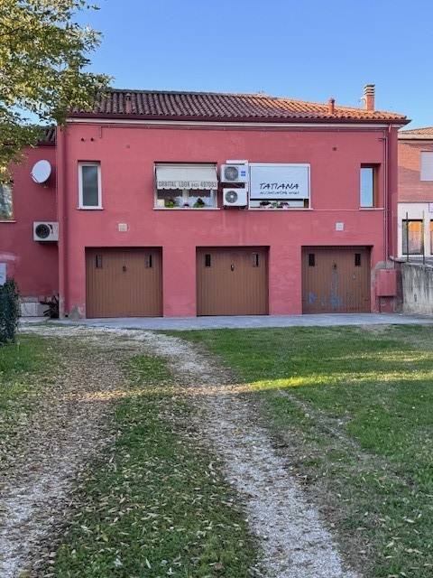 locale di sgombero in vendita a Costa di Rovigo